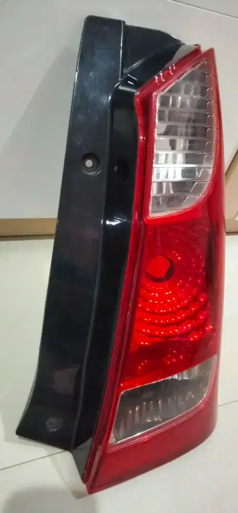 Stoplamp karimun wagon sebelah kanan