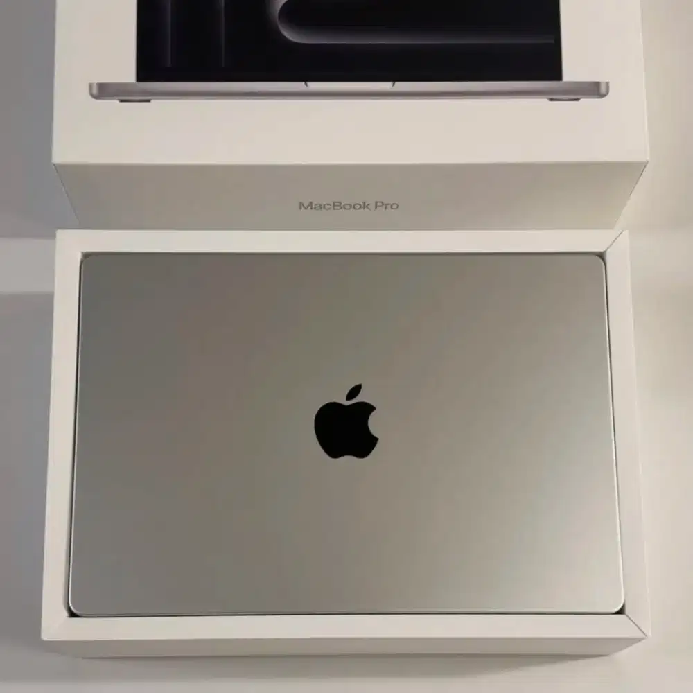 Promo Cicilan MacBook Pro M4 Pro (14 inci)