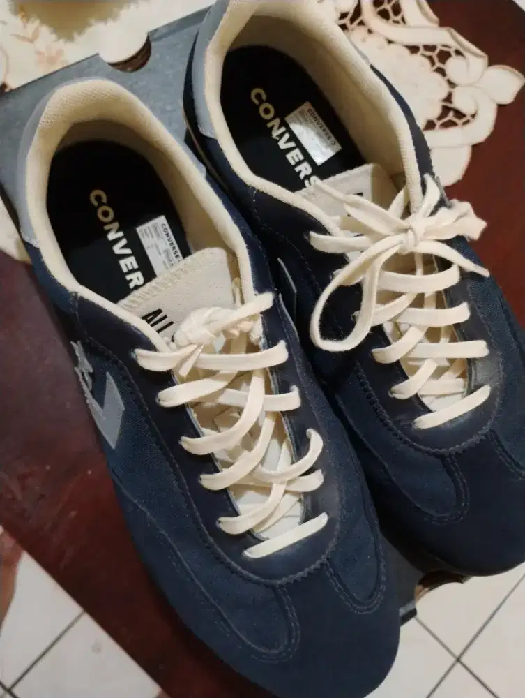 CONVERSE RUN Star Trainer - Like New