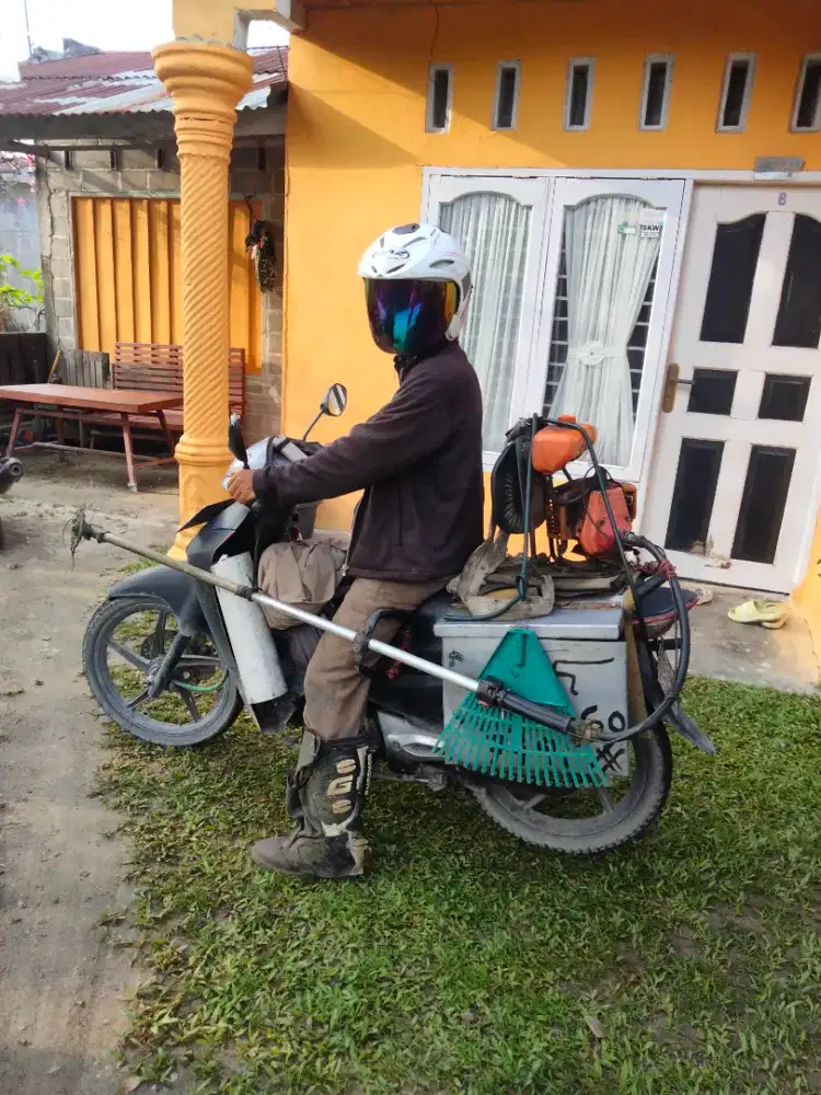 Siap kerja potong rumput bos
