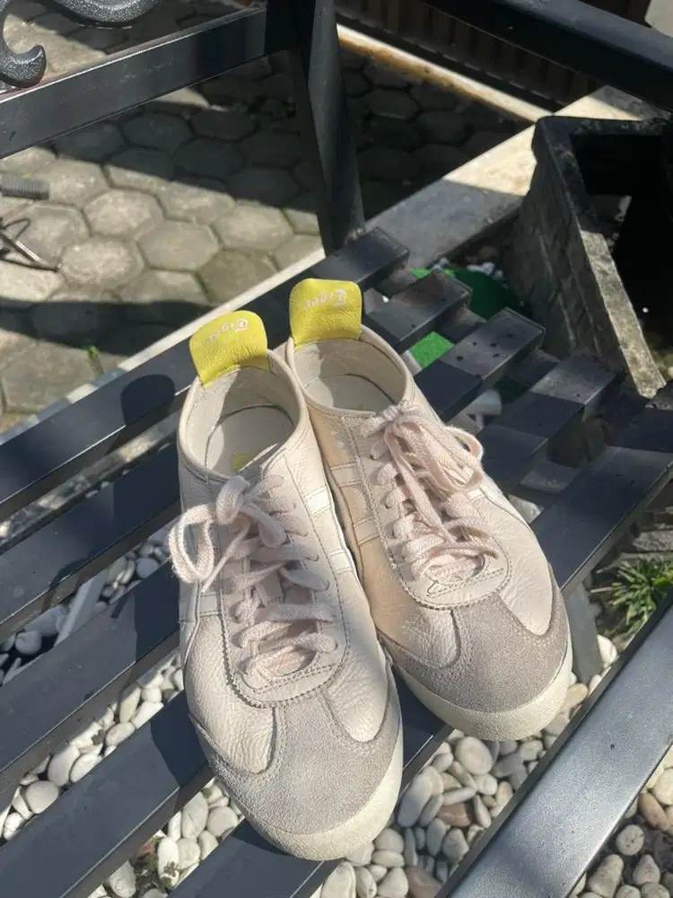 Sepatu Onitsuka Tiger size EUR 41.5 pink onit suka