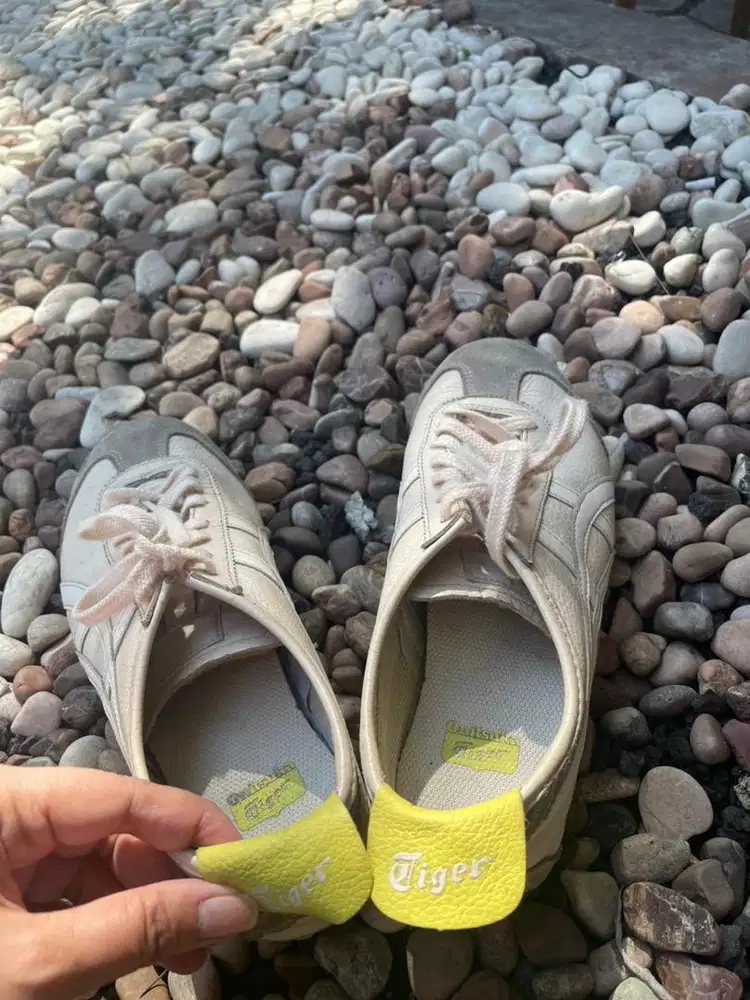 Sepatu Onitsuka Tiger size EUR 41.5 pink onit suka