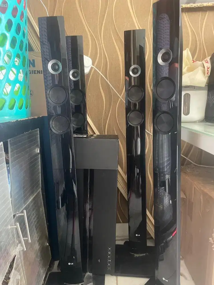 LG SH96TA-S Tower Speakers (4 Speaker+dvd)