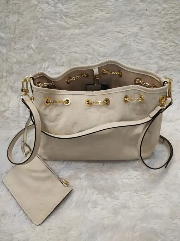 Luxury LOUIS VUITTON handbag sangat elegan dan high class!