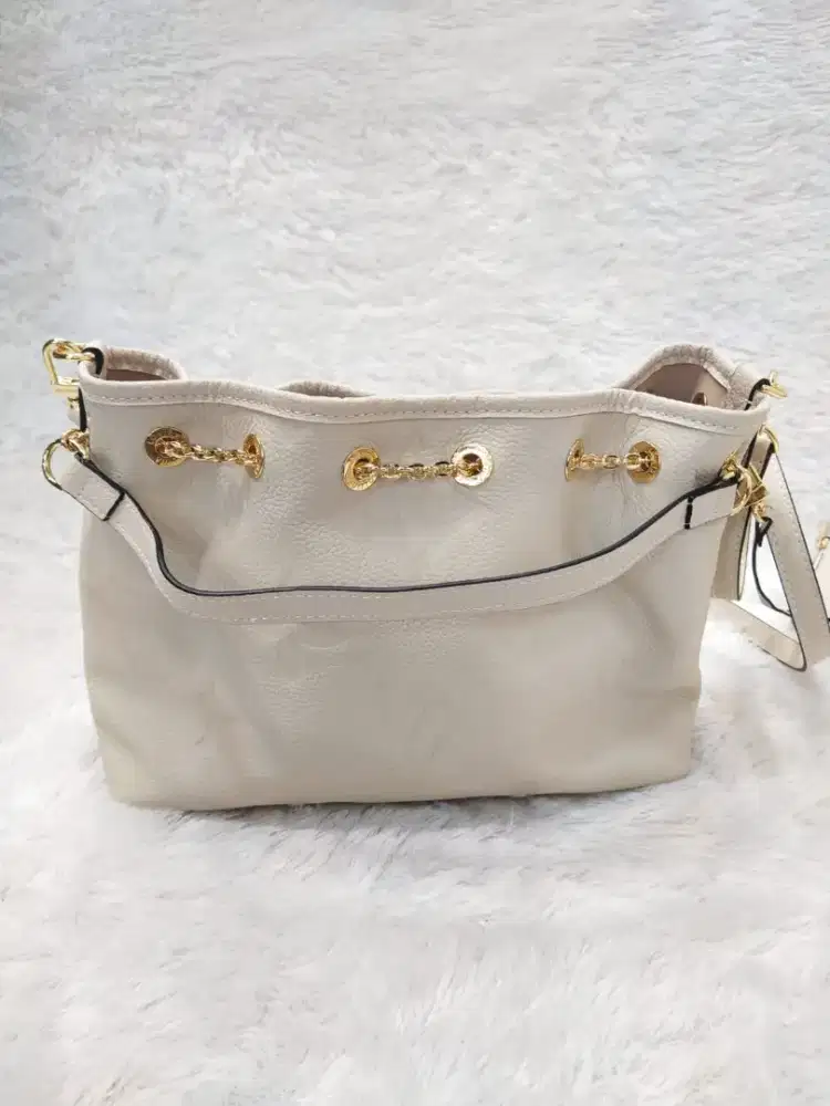 Luxury LOUIS VUITTON handbag sangat elegan dan high class!