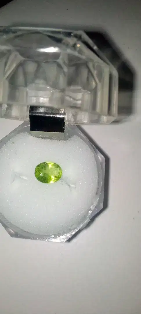 batu permata peridot