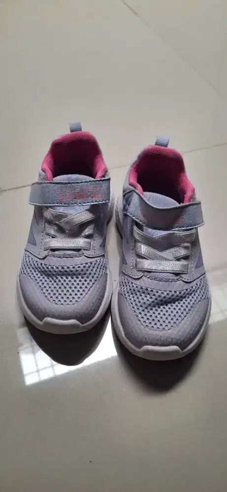Sepatu anak skechers