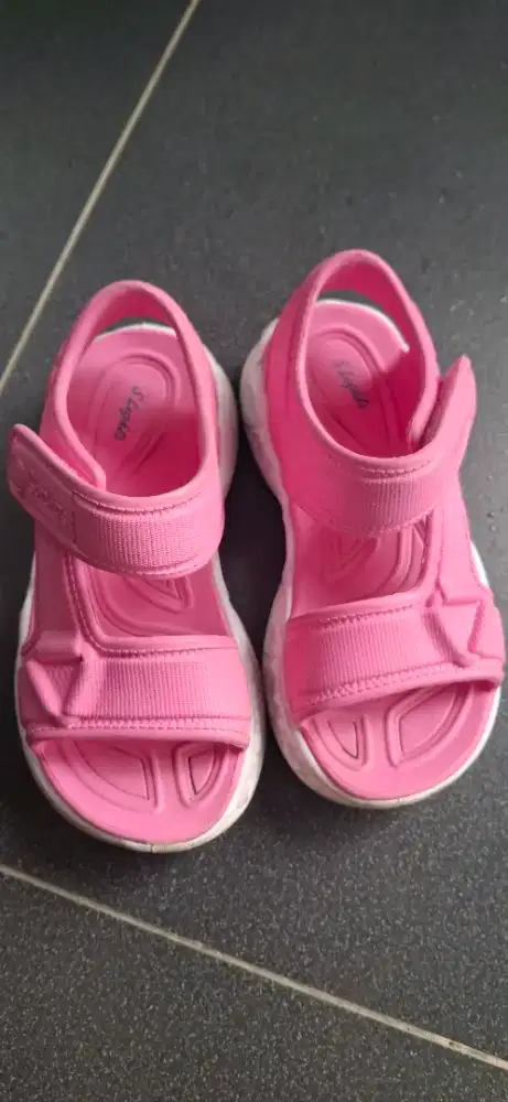 Sandal anak perempuan umur 3 tahun