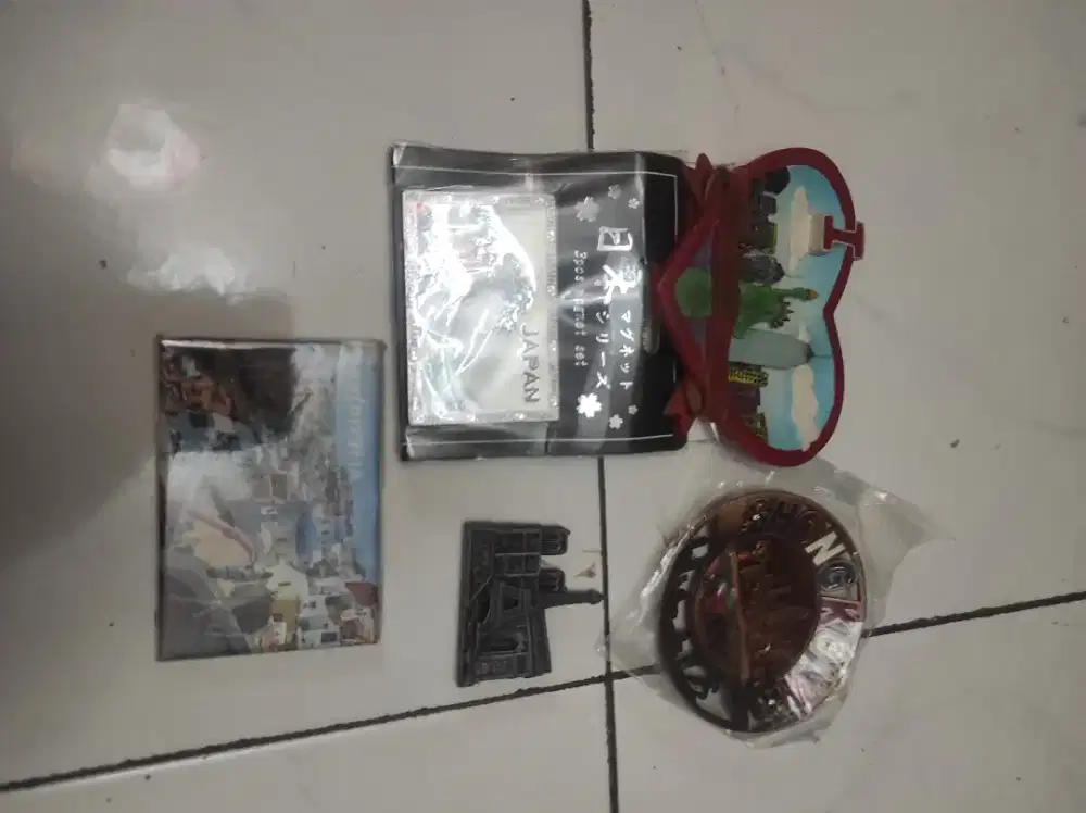 Mainan anak magnet tempelan kulkas mancanegara mulus antik