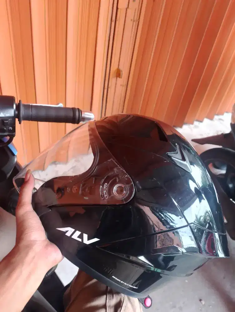 helm alv ultron size M