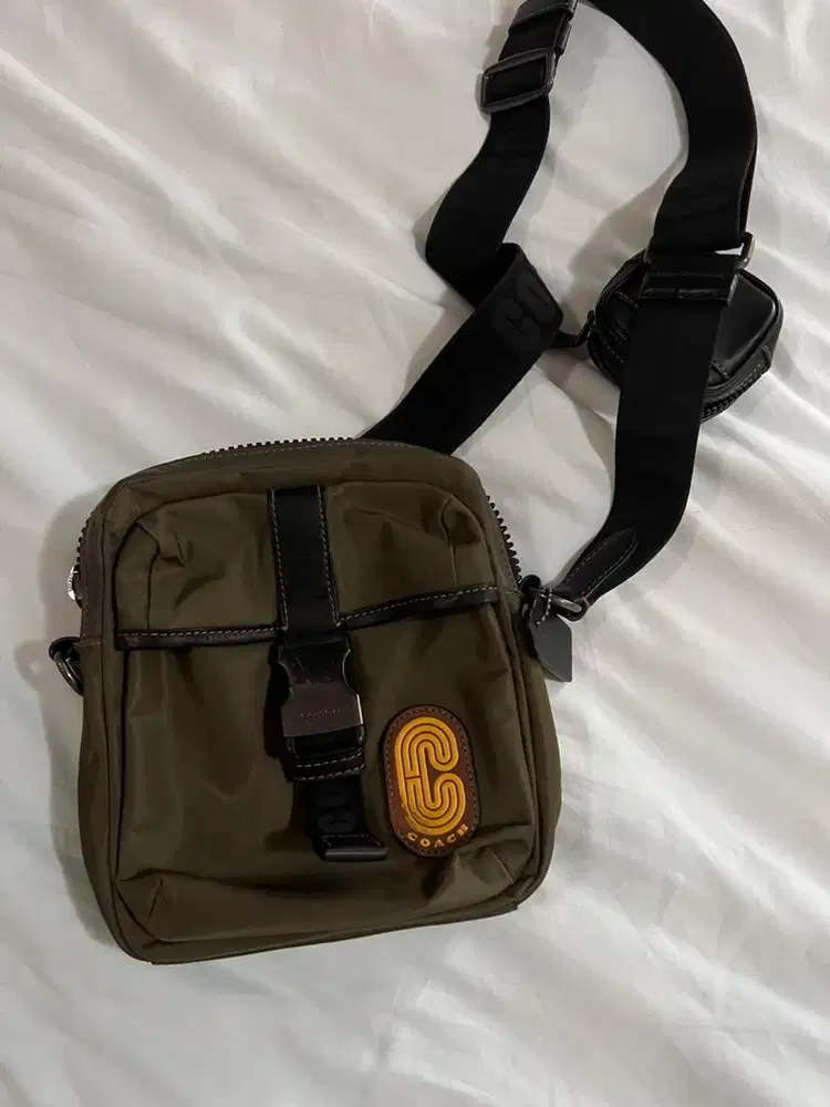 Tas crossbody selempang pria coach