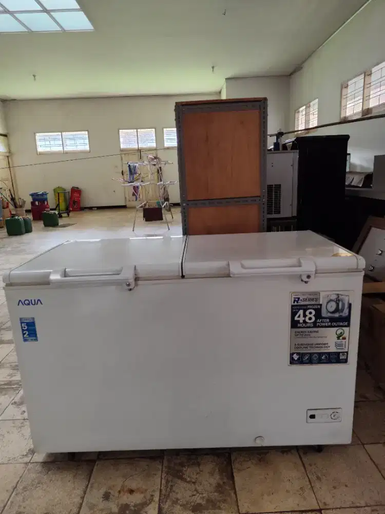 Freezer Aqua Second Bagus