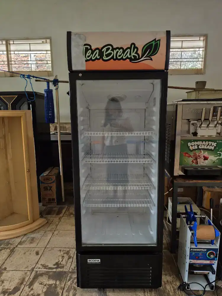 Showcase Modena Kondisi Bagus