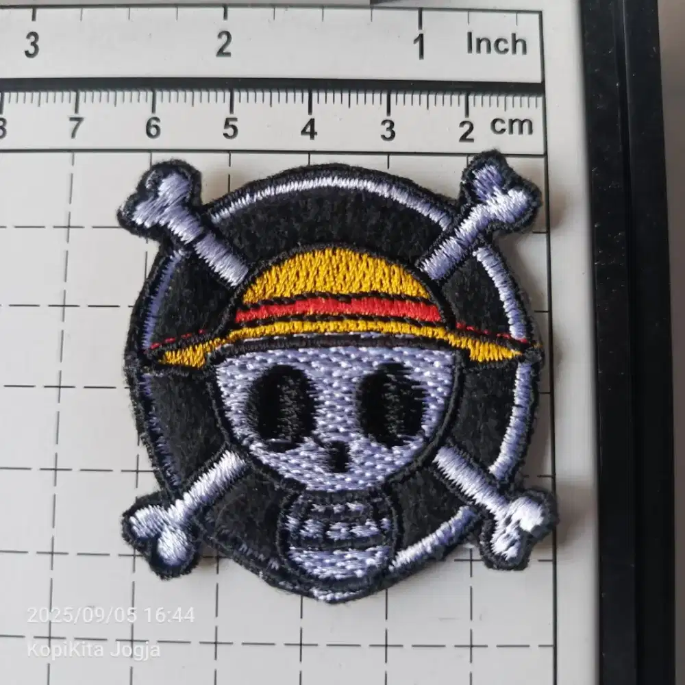 Emblem patch bordir one piece topi jerami