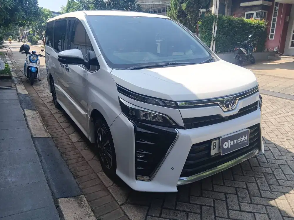 Toyota Voxy AT 2018