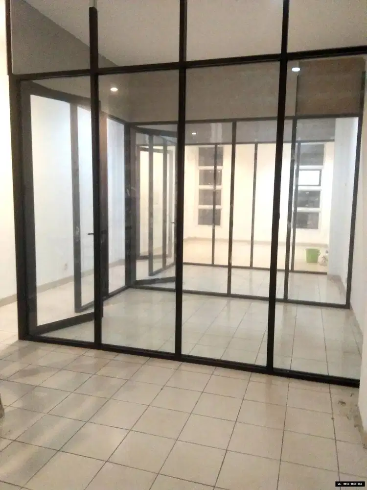 Partisi Aluminium Kaca Kantor – Desain Modern & Elegan