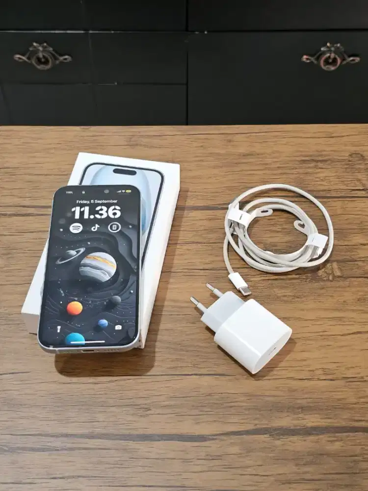 iPhone 15 128GB Like New