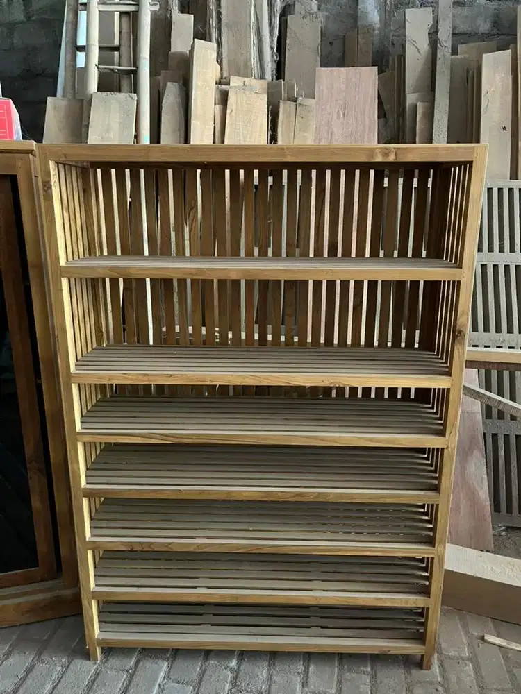 Rak sepatu bahan jati