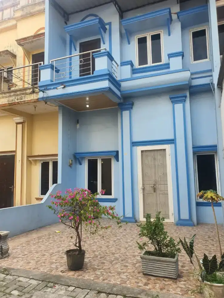 Disewakan rumah cantik dan strategis di menteng