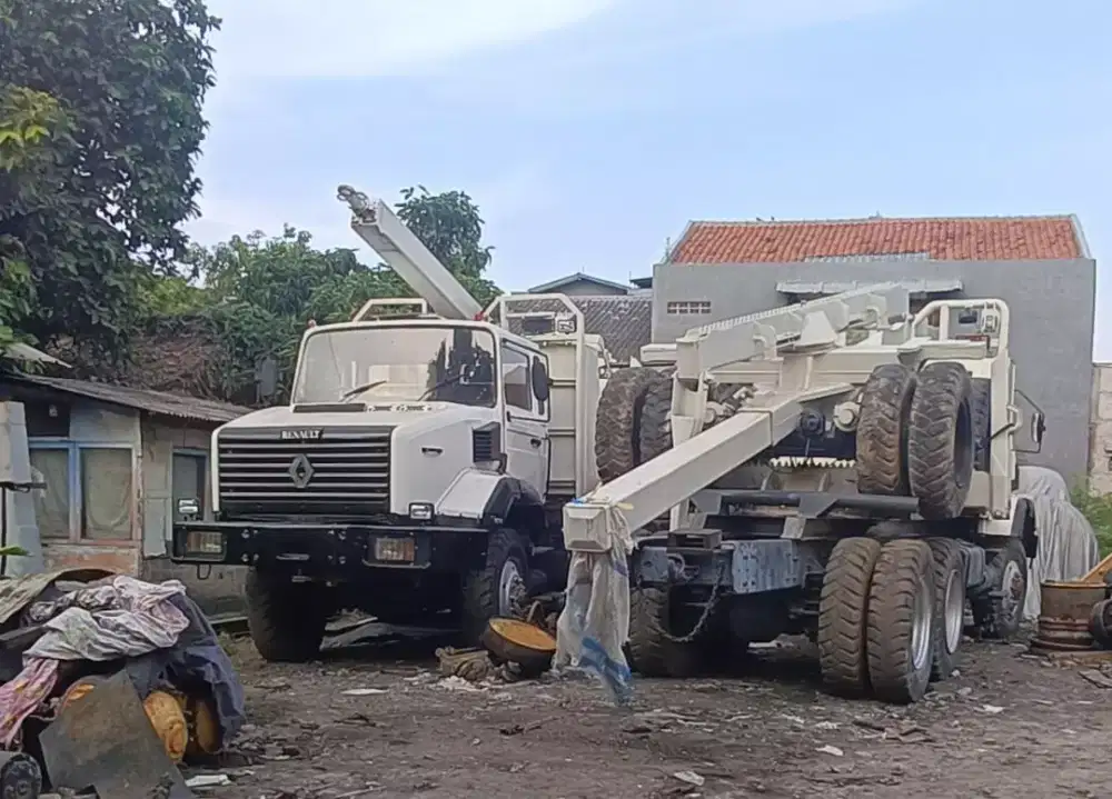 Truk logging Renault CBH385