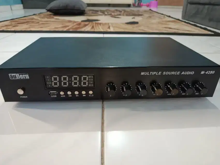 Jual power amplifier au Bern multiple source audio M-4280