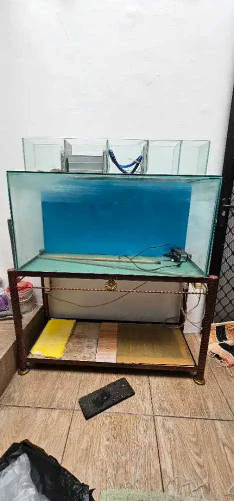 Aquarium bekas lengkap