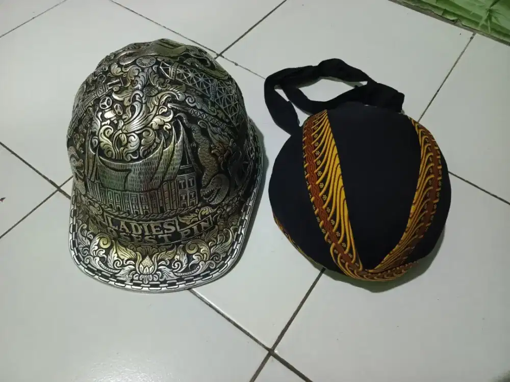 Helm + blangkon khas kerajinan kota gede joyga