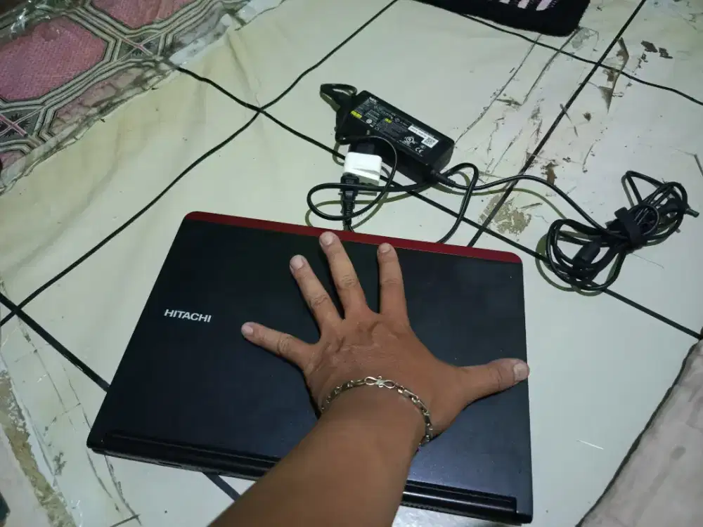 Laptop Hitachi flora se210 RK4/amd