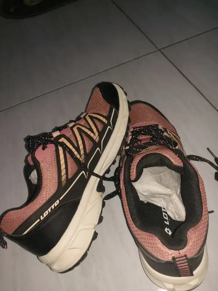 Sepatu Lotto uk. 40
