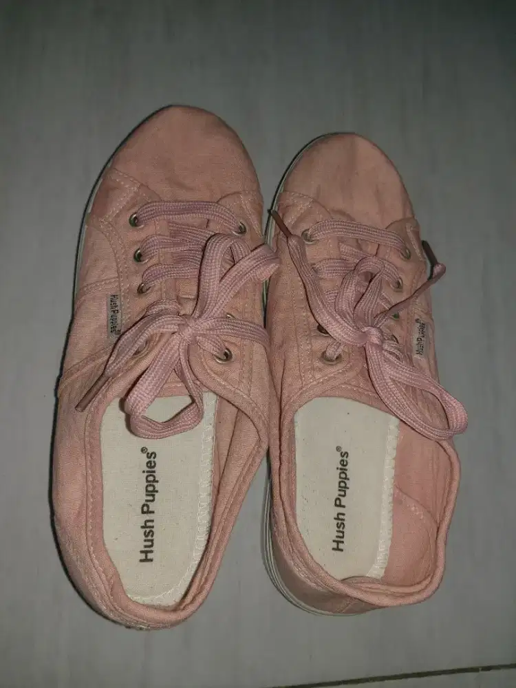 Sepatu pink Hush Puppies