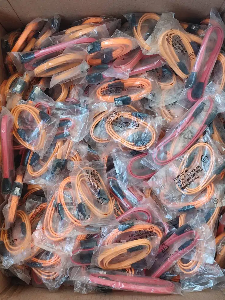 kabel sata baru ada klik pengunci per 4pcs 10rb