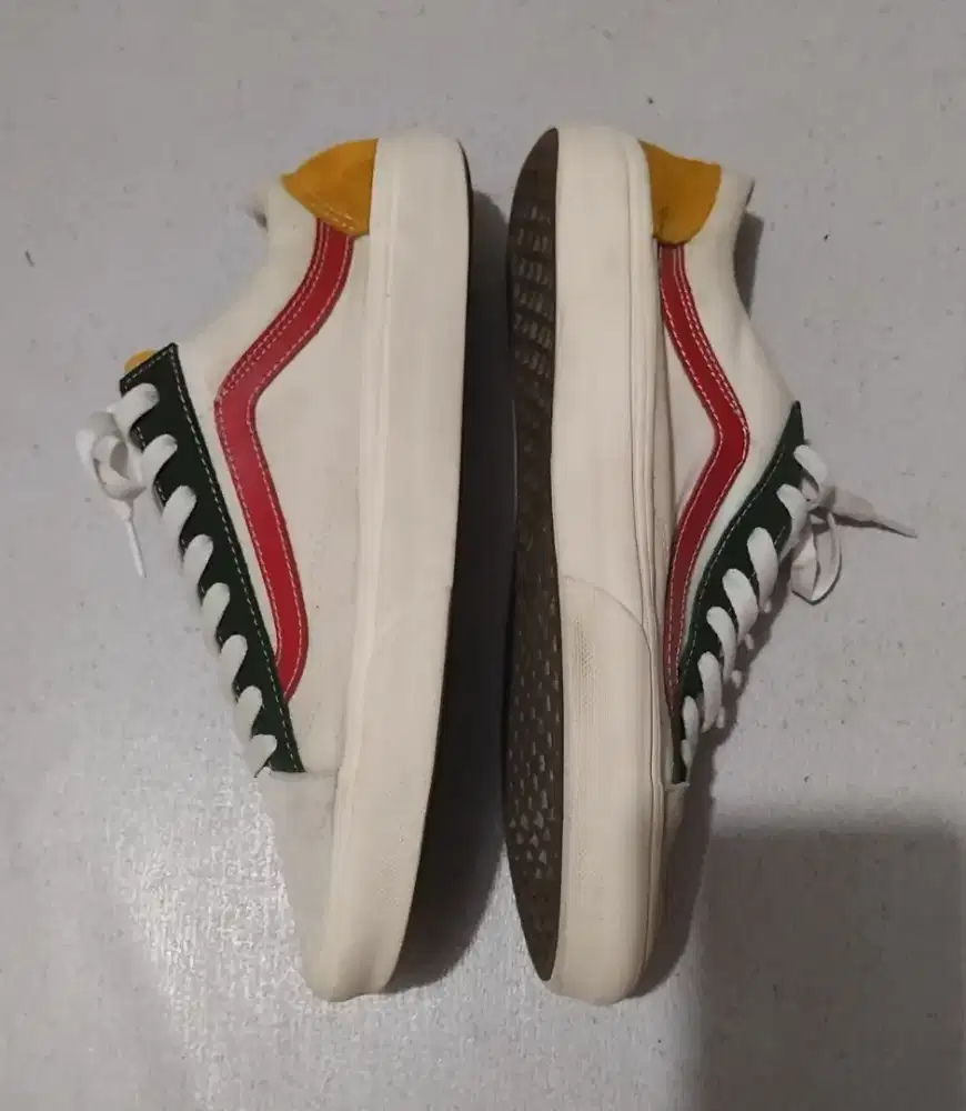 Sepatu snakers merk Vans import