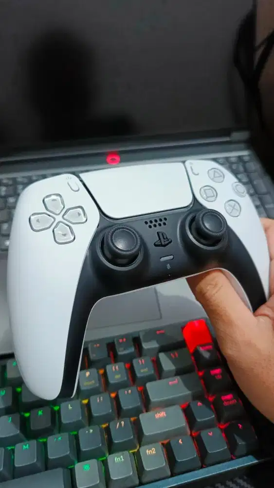 DualSense (BARU) dari bundling PS5