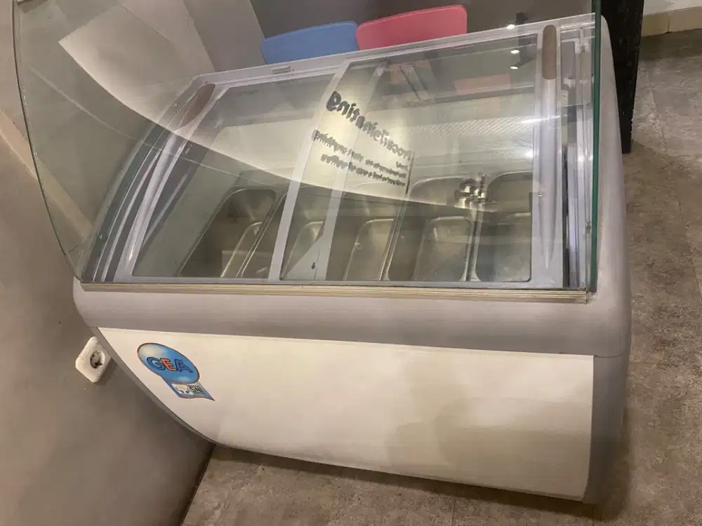 Gelato/Ic cream showcase