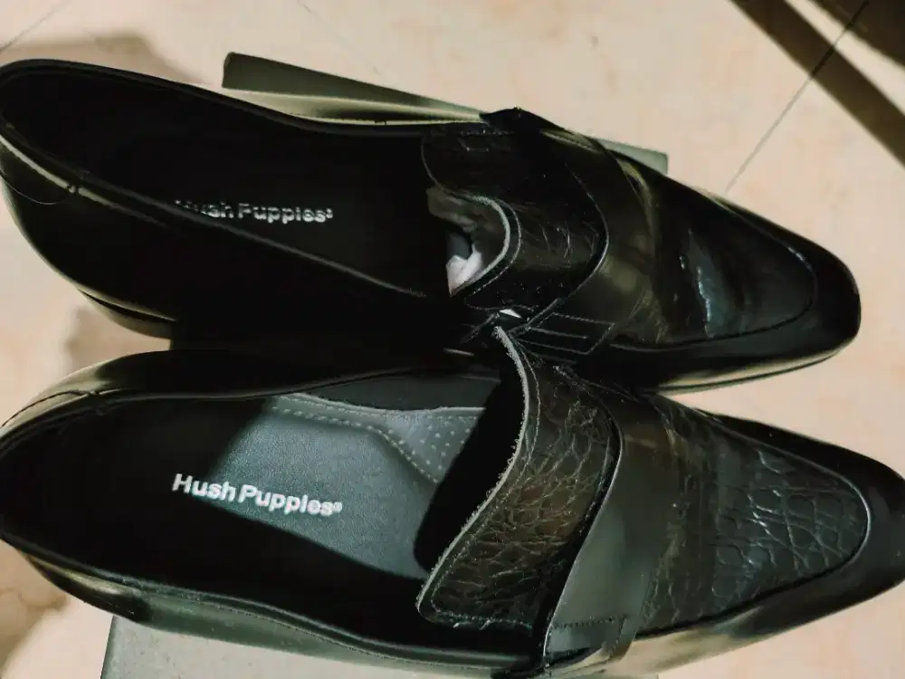 Beli sepatu baru belum pernah dipakai samasekali