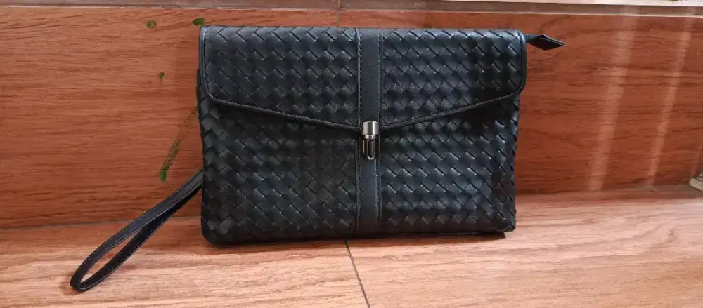 Tas Clutch Pria Bottega Model Amplop Like New