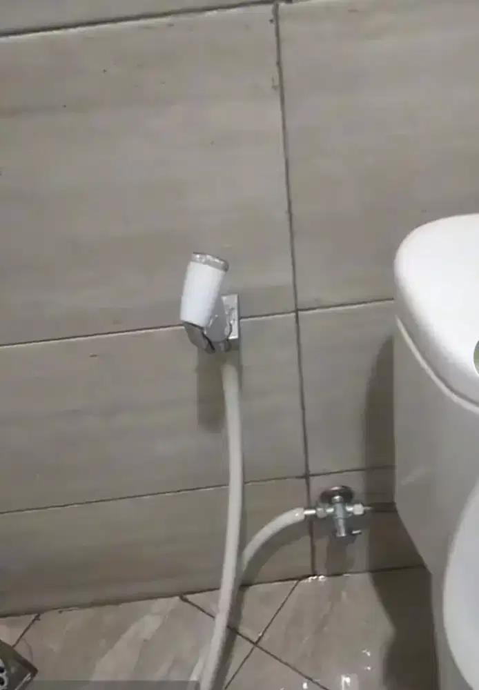 Service kloset duduk,pompa air,tandon, listrik dll