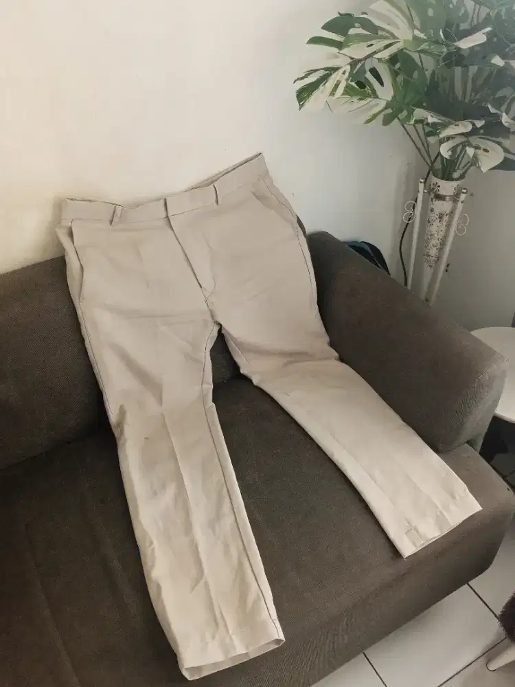 Celana bahan Cream Size 33/34 Slimfit