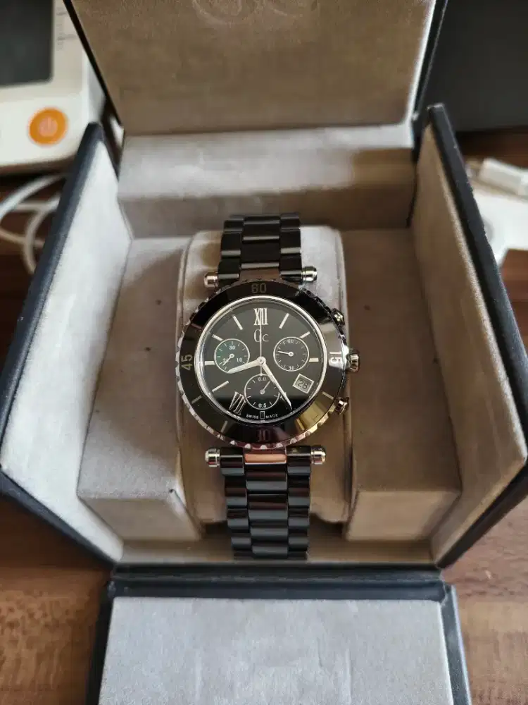 Jam Tangan Wanita Guess Collection Swiss