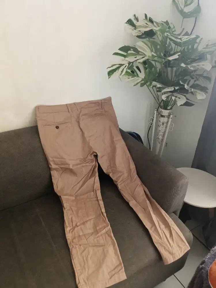 Celana chinos coklat size 33/34