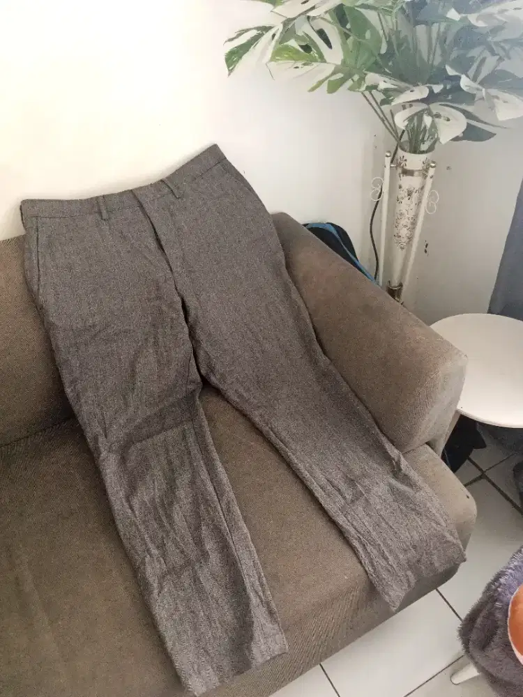 Celana bahan Abu tua size 33/34