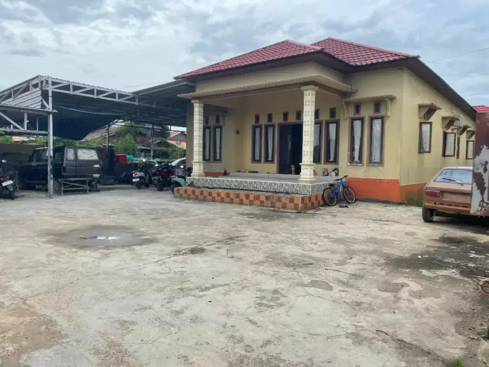 Dijual rumah dengan tanah yang luas