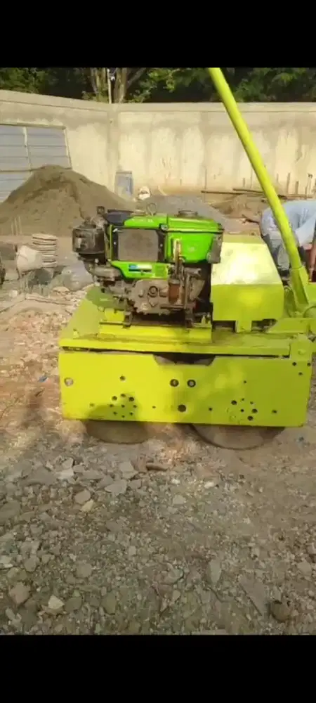 Baby roller bekas SAKAI 1 TON