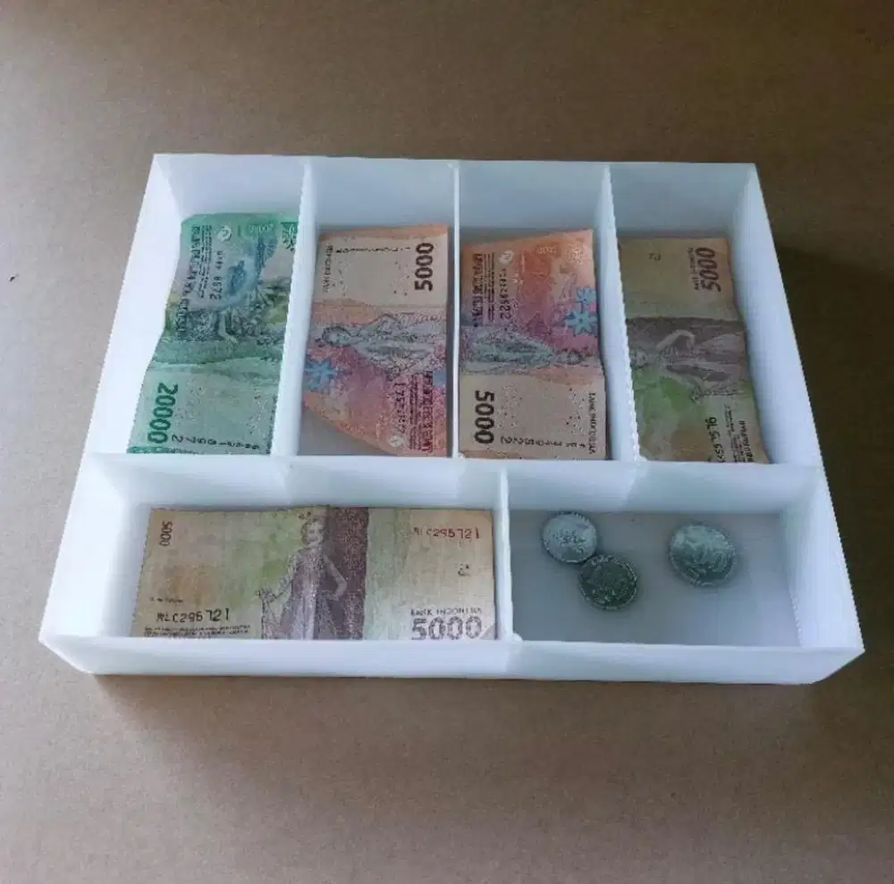 Tempat Uang Laci Akrilik Putih