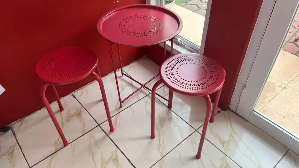 Set Meja Kursi Cafe Merah (1meja, 2kursi)