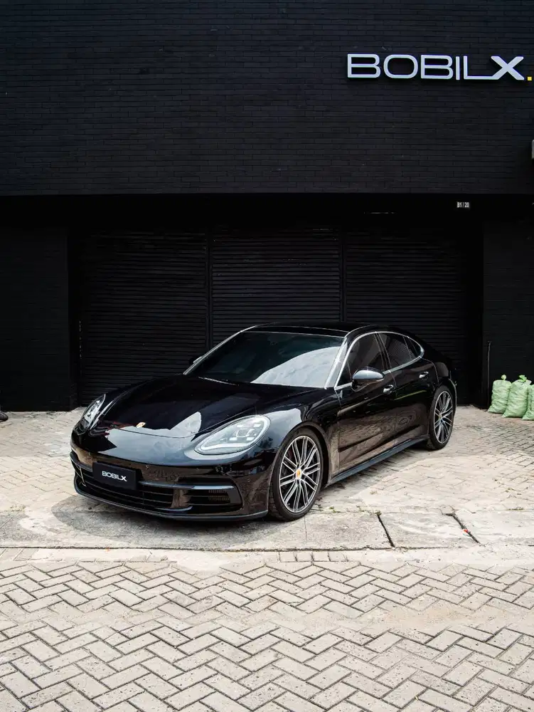 2018 Porsche Panamera 4S Black Metallic