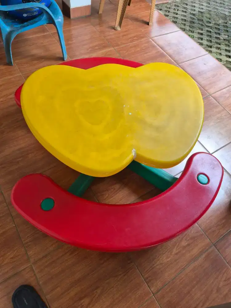 Meja kursi utk belajar dan makan untuk buah hati