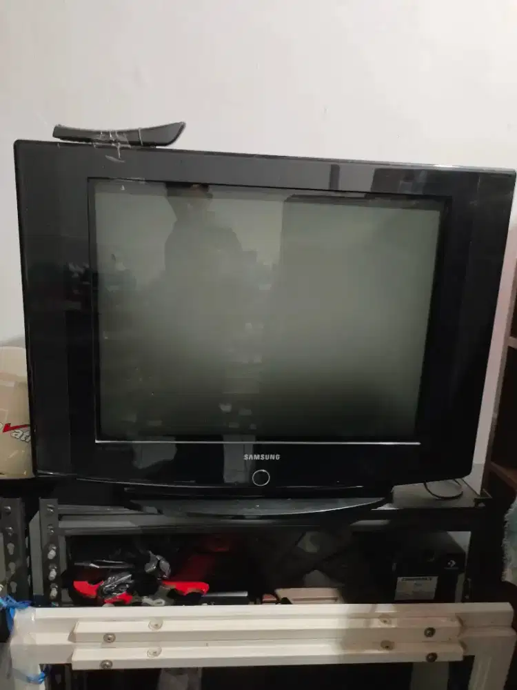 TV Samsung Tabung 32 model lama