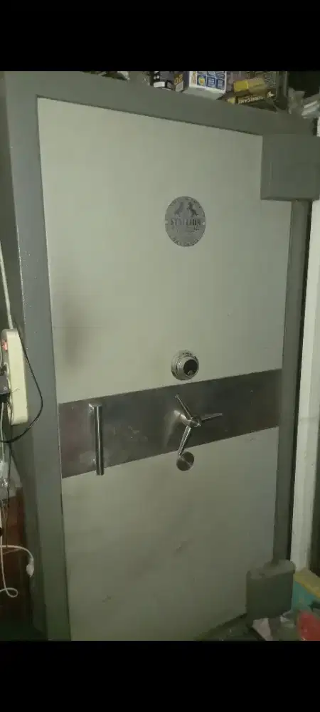 Di jual brankas stallion