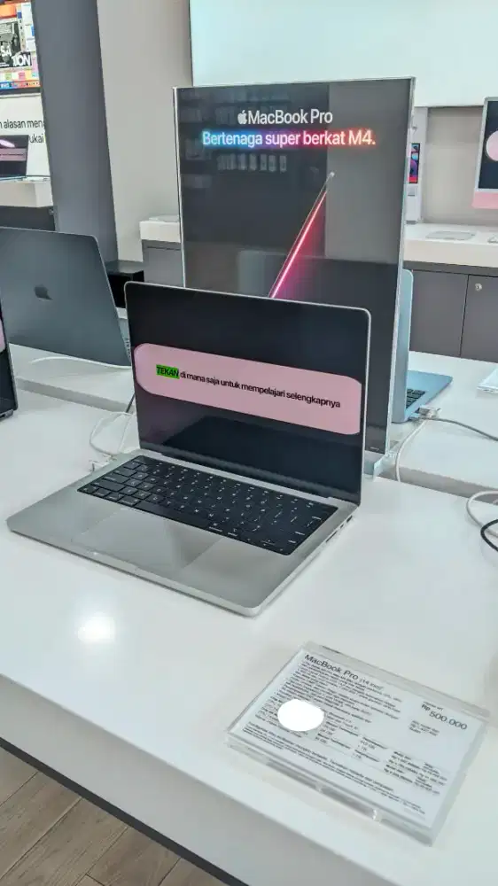 Promo Kredit MacBook Pro 14' Spesial Bunga 0%